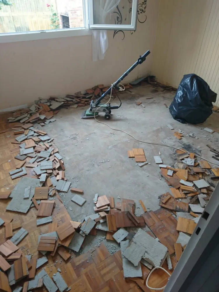 Ponçage parquet à Néville