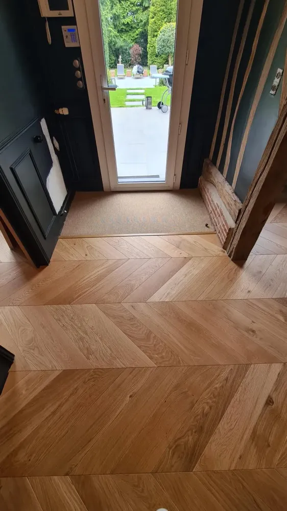Pose de parquet massif à Néville
