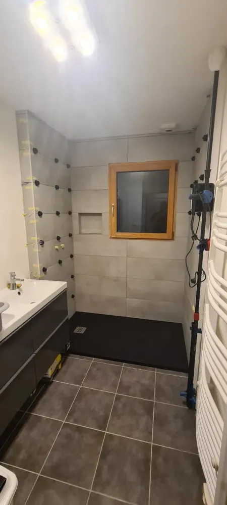Carrelage salle de bain à Néville